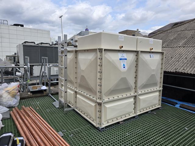 Rooftop tank, London